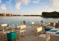 Waterstone Resort & Marina Boca Raton, Curio Collection by Hilton - sarapan