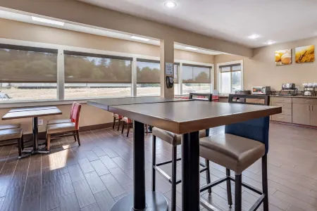 Comfort Inn & Suites Kelso - Longview Отели рядом с достопримечательностью «The Rutherglen Mansion»