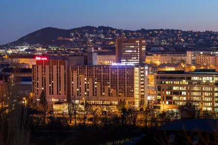 Mercure Budapest Castle Hill Отели рядом с достопримечательностью «Petofi Literary Museum (Petofi Irodalmi Muzeum)»
