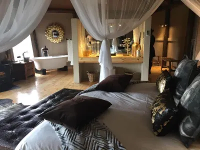 Bush Lodge- Amakhala Game Reserve Hotels near Shamwari Private Game Reserve in the Eastern Cape