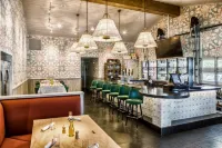 Three Waters Resort and Marina, Islamorada, a Tribute Portfolio Resort - bar
