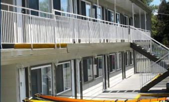 Comox Valley Inn & Suites