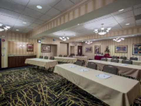 Holiday Inn Express & Suites YOUNGSTOWN N (WARREN/NILES) by IHG Hotels in Trumbull County