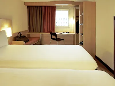 Ibis Epinay Sur Seine - Gennevilliers Các khách sạn ở Saint-Gratien