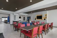Holiday Inn Express & Suites NEWPORT by IHG - breakfast