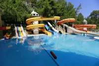 ทูรุนช์รีสอร์ท - รีสอร์ท