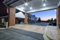 Holiday Inn Express CHICAGO NW-VERNON HILLS by IHG - parking