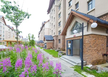 Changbaishan Xipo Xinshanmen Qingfeng Lishe Yiju Homestay (Tianchi Avenue)