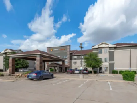 克洛維斯北部的舒適套房酒店 克洛維斯酒店