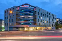 Hampton by Hilton Ashford International - Parkplatz