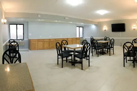 Howard Johnson by Wyndham Waukegan Great Lakes Отели в г. Уокиган