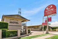 Econo Lodge Park Lane - Quầy bar