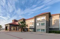 La Quinta Inn & Suites by Wyndham Houston New Caney Hotels near Academy Sports + Outdoors