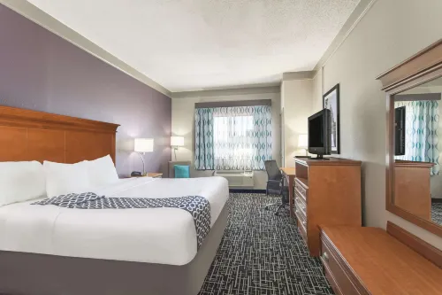 La Quinta Inn & Suites by Wyndham Jackson Airport - Airport Shuttle