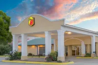 Super 8 by Wyndham Brinkley Hotels in Brinkley
