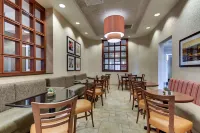 梅里迪恩德魯裡套房飯店 - 早餐