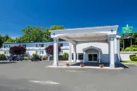 Spark by Hilton Danbury near University - Pet friendly