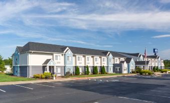 Microtel Inn & Suites by Wyndham Burlington