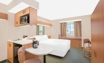 Microtel Inn & Suites by Wyndham Colfax/Newton