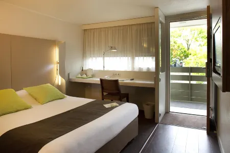 Campanile Saint Germain EN Laye Отели рядом со станцией Gare de St Germain En Laye Bel Air Fourqueux