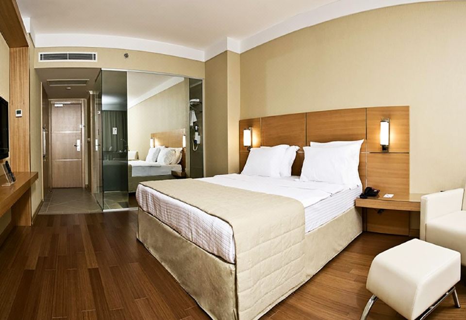 Anemon Grand Malatya Otel의 럭셔리한 실내 수영장 이미지