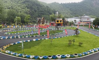 Huoshan Canyon Inn (Liuwanqingxia Scenic Area)