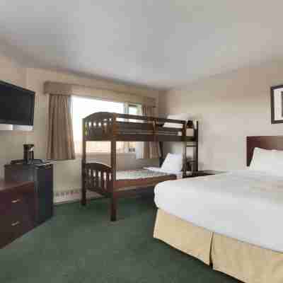 Days Inn by Wyndham Lethbridge Rooms