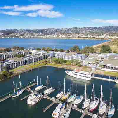 DoubleTree by Hilton Hotel Berkeley Marina Hotel Exterior