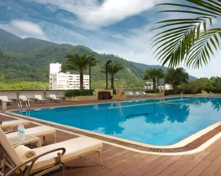 เอเวอร์กรีน รีสอร์ท โฮเต็ล เจียวซี โรงแรมในอี๋หลาน