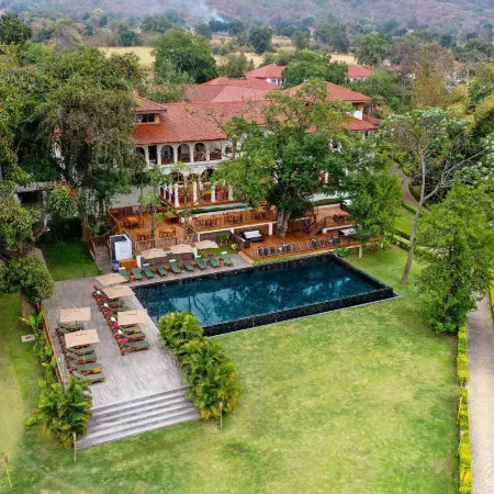 Sanctum Inle Resort Отели рядом с достопримечательностью «Монастырь Шве-Ян-Пяй»