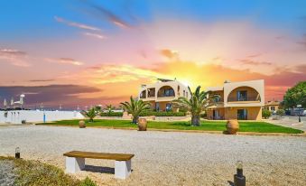 Nanakis Beach Luxury Apartments