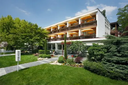 Kurhotel Markushof Отели в г. Шлинген