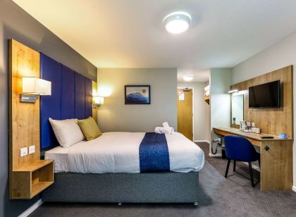 Days Inn by Wyndham Warwick North M40