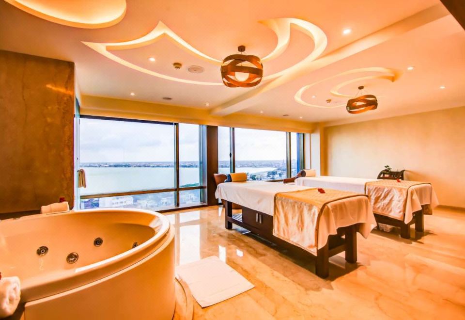 래디슨 블루 고라크푸르의 세련된 객실 인테리어 