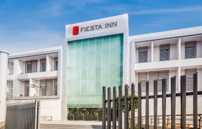 Fiesta Inn Plaza Central Aeropuerto Hotel dekat Explanada de la Súper Manzana 3