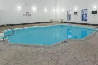 Super 8 by Wyndham Medicine Hat AB - Kolam Renang