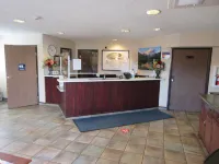 Quality Inn & Suites Manitou Springs at Pikes Peak - parking