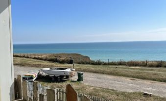 Sea Facing 2Bd Terraced Home - Peacehaven