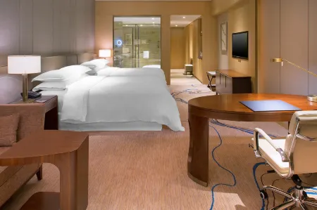 Sheraton Zhanjiang Hotel Отели рядом со станцией Zhanjiang West Railway Station