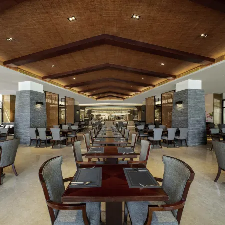 Pullman Oceanview Sanya Bay Resort & Spa
