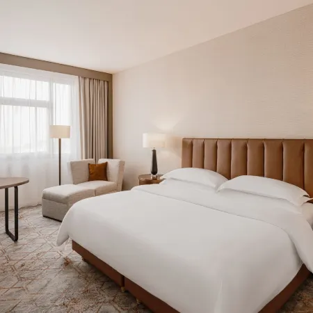 Sheraton Poznan Hotel Отели рядом с достопримечательностью «Polish Theatre»