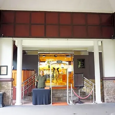Kristal Hotel Jakarta Отели рядом с достопримечательностью «Торговый центр Cilandak»