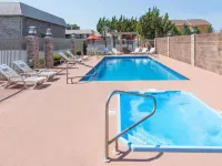 Super 8 by Wyndham Clovis