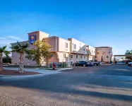 Comfort Inn & Suites I-10 Airport Hotels in der Nähe von Sunglass Hut