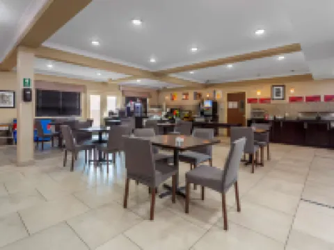 薩斯喀徹温堡貝斯特韋斯特優質套房酒店 薩斯喀徹温堡酒店