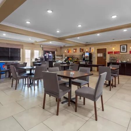 Best Western Plus Fort Saskatchewan Inn  Suites