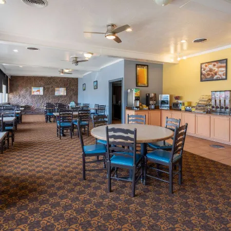Days Inn & Suites by Wyndham Clovis