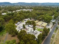 Echo Holiday Parks - Windsor Gardens - parking