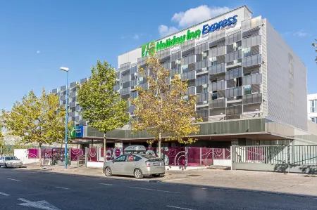 Holiday Inn Express Madrid - Leganes Отели рядом с достопримечательностью «Butarque»