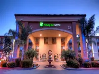 Holiday Inn Express Temecula Hotels in der Nähe von DXL Big + Tall